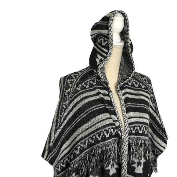 Aerie Fringe Aztec Print Boho Open Front Sweater size Medium - Picture 5 of 12